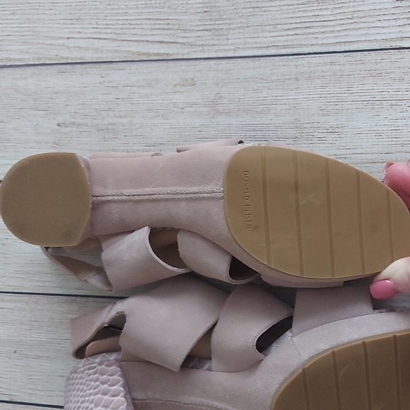 Donald Pliner Geneva Beige Suede Heeled Sandals With Snake Skin Heels Size 9 - Picture 2 of 8